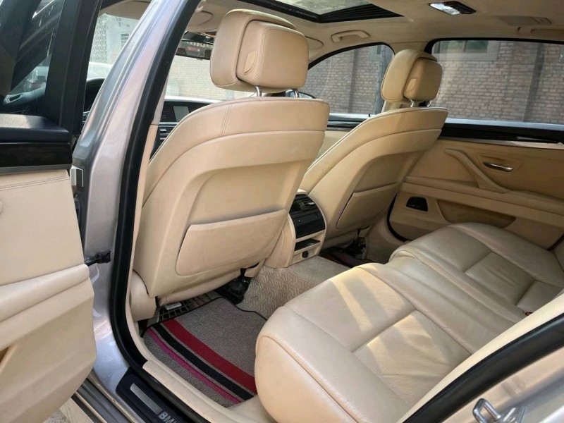 保定12年宝马5系8