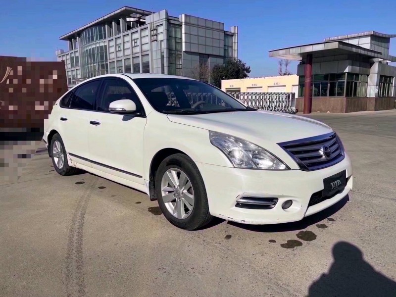 济宁13年日产天籁2