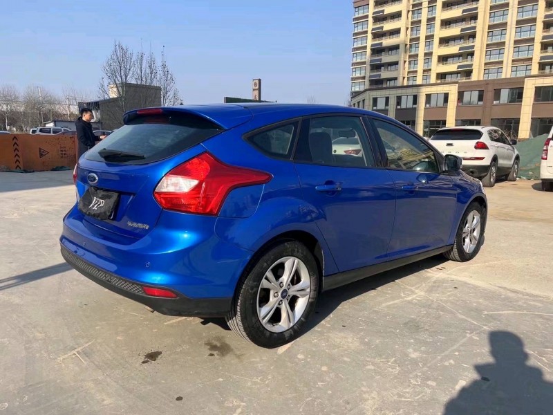 济宁13年福特福克斯7