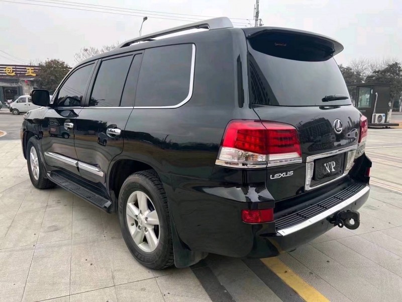 济宁15年雷克萨斯LX8