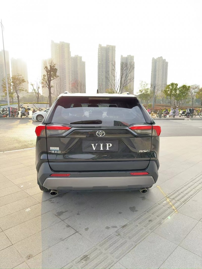 东莞21年丰田RAV4荣放8