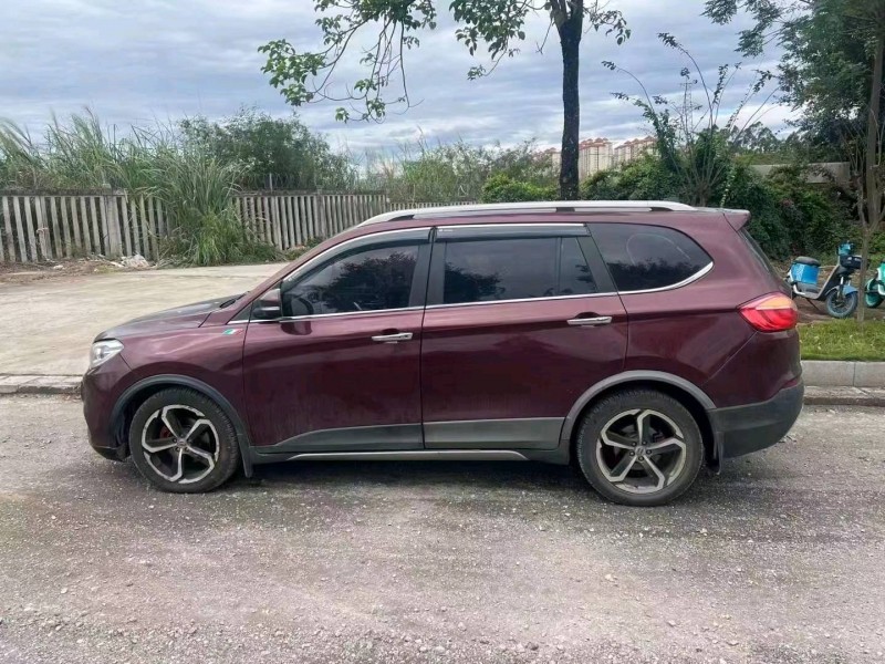 防城港18年SWM斯威汽車X72