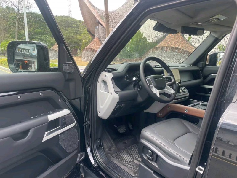 深圳23年路虎卫士6