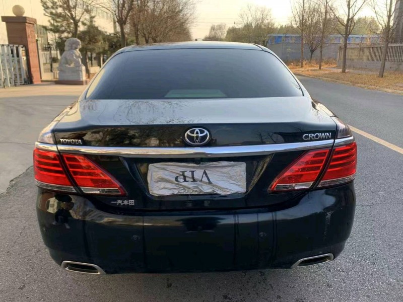 邯郸13年丰田皇冠5