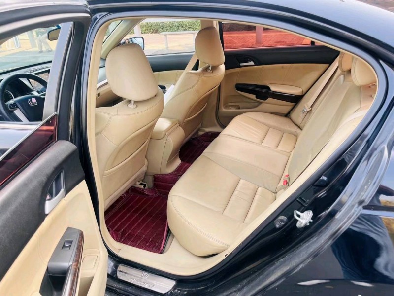 青岛10年本田雅阁4