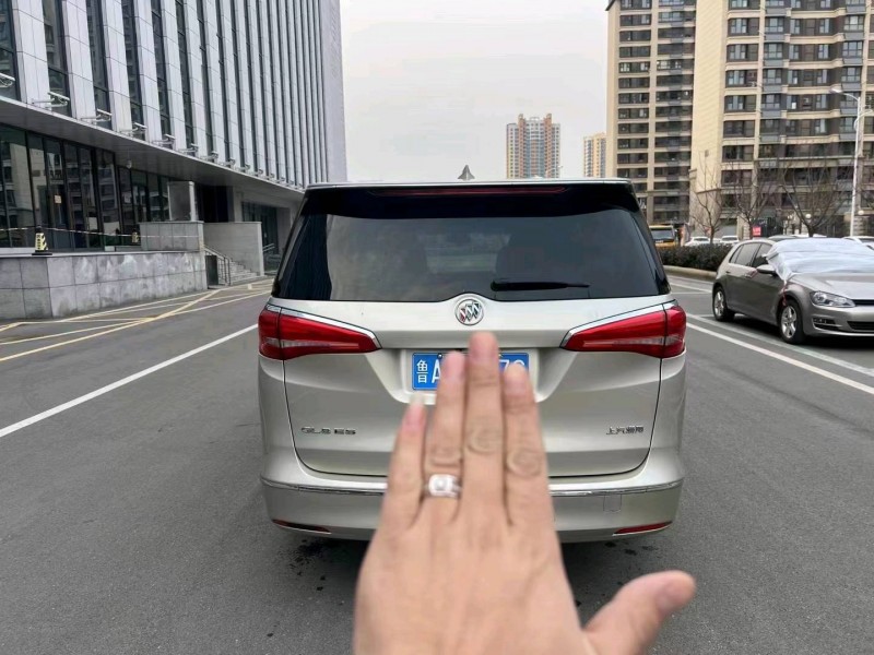 枣庄17年别克GL88