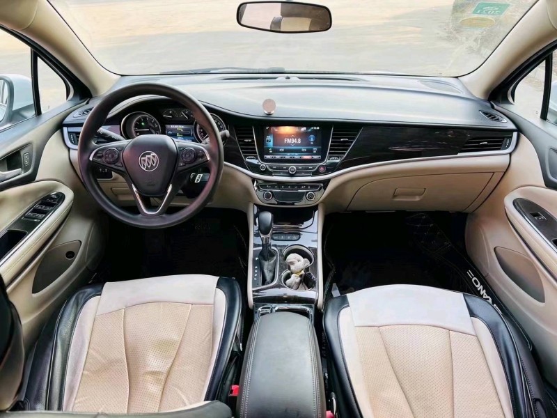 东营17年别克威朗6