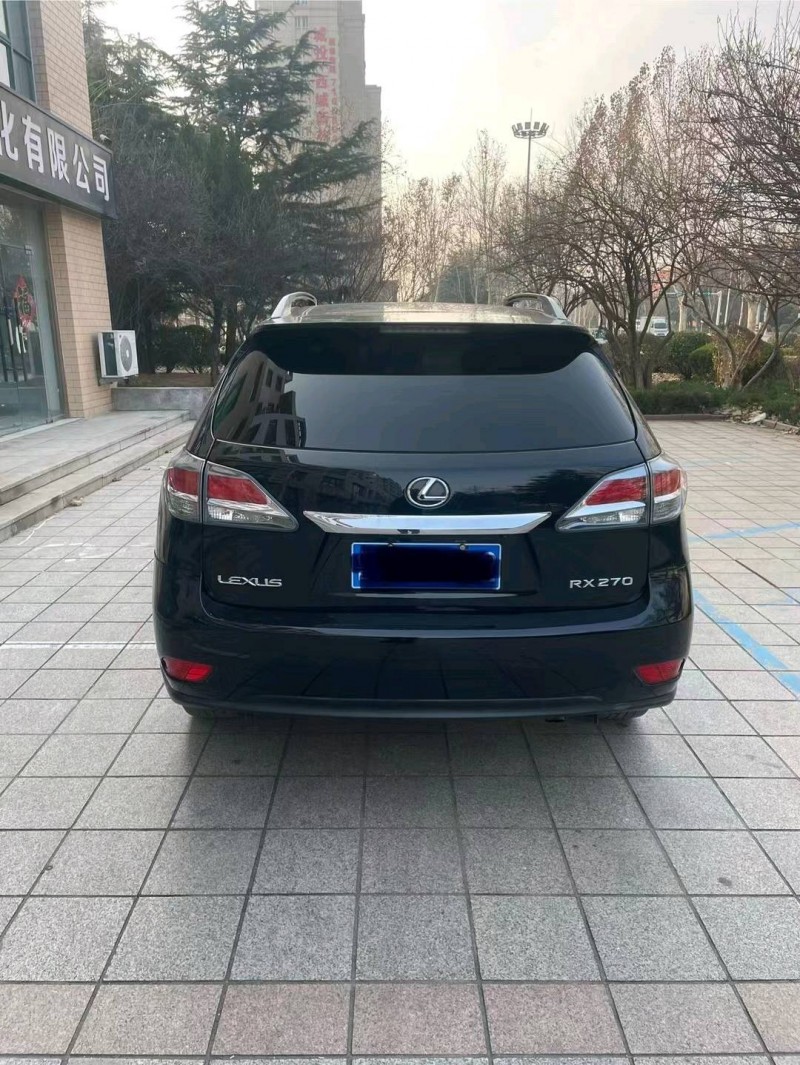东营13年雷克萨斯RX8