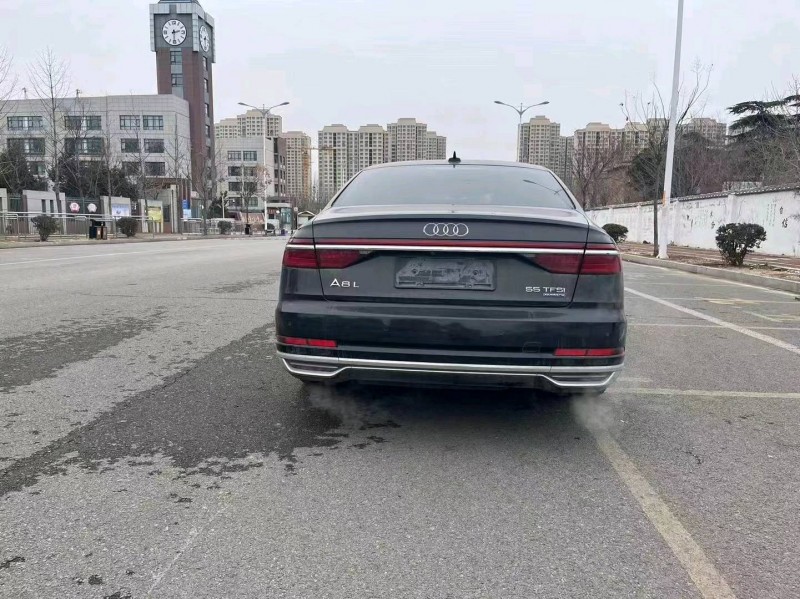 东营18年奥迪A8L9