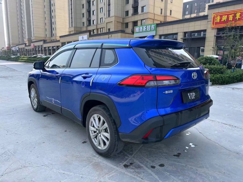 济宁22年丰田锐放8