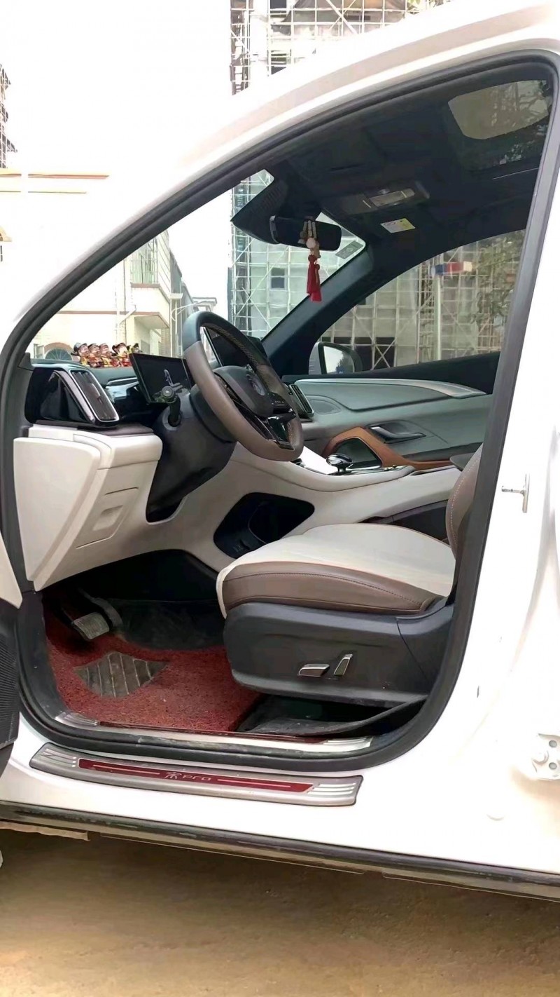 汕头22年比亚迪宋8