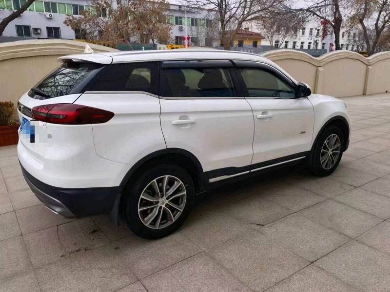 保定19年吉利博越4