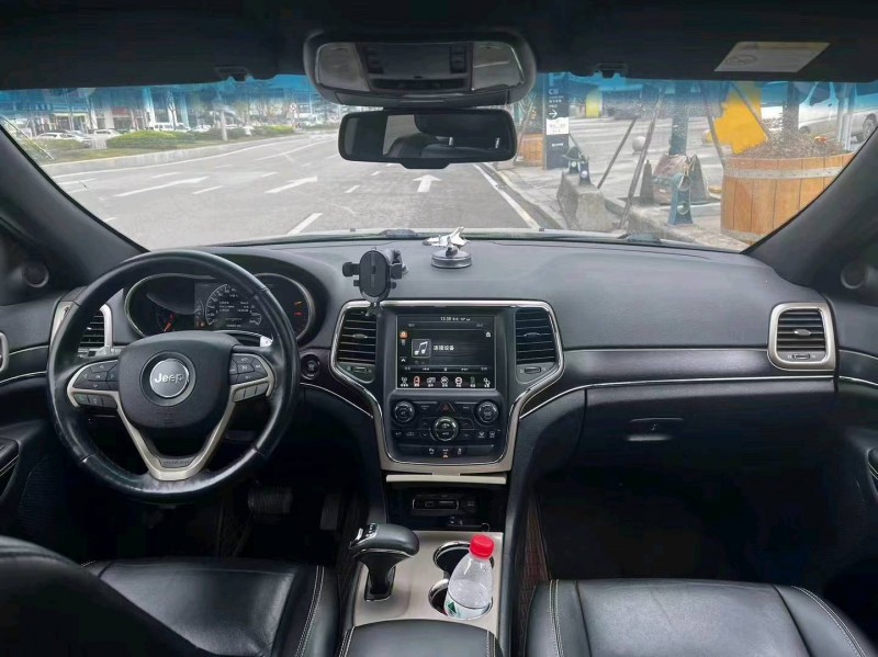 重庆16年Jeep大切诺基6