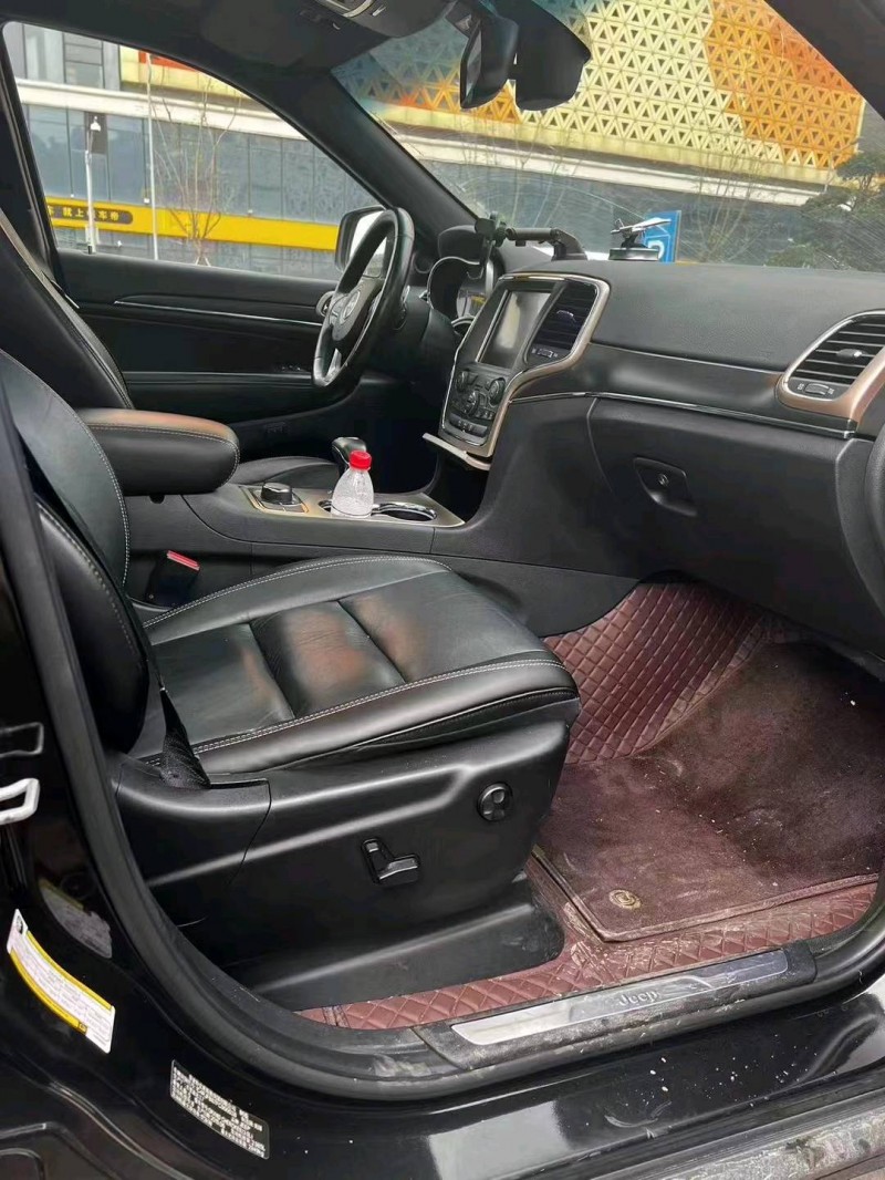 重庆16年Jeep大切诺基7