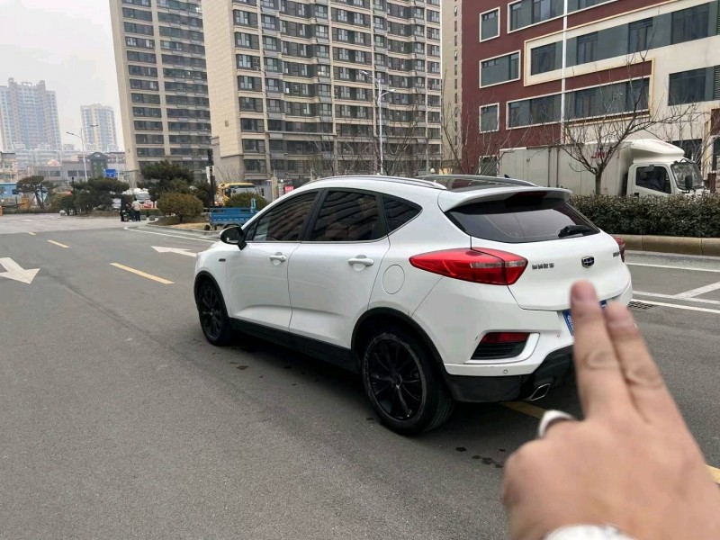 济南17年吉利帝豪GS5