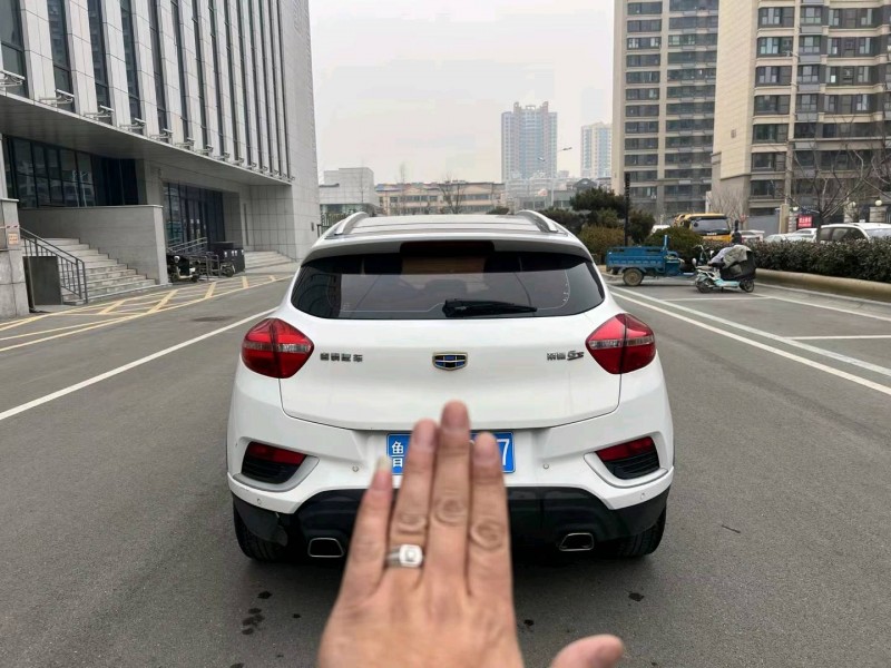 济南17年吉利帝豪GS6