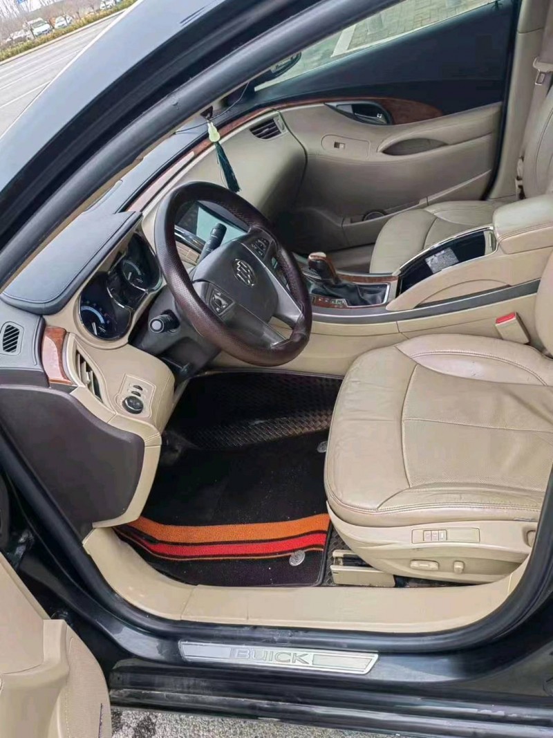 东营11年别克君越7