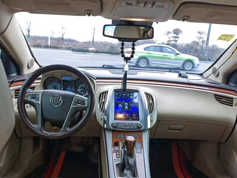 东营11年别克君越9