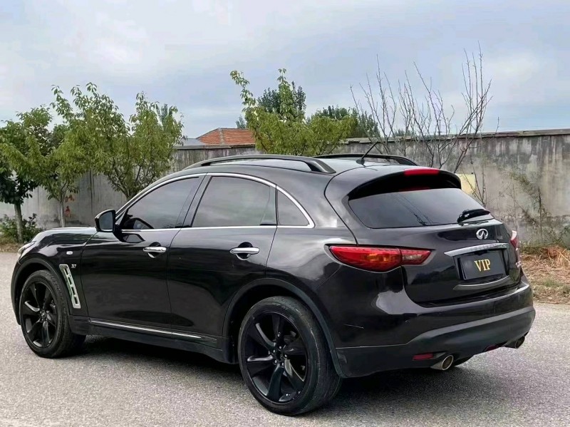 青島17年英菲尼迪QX704