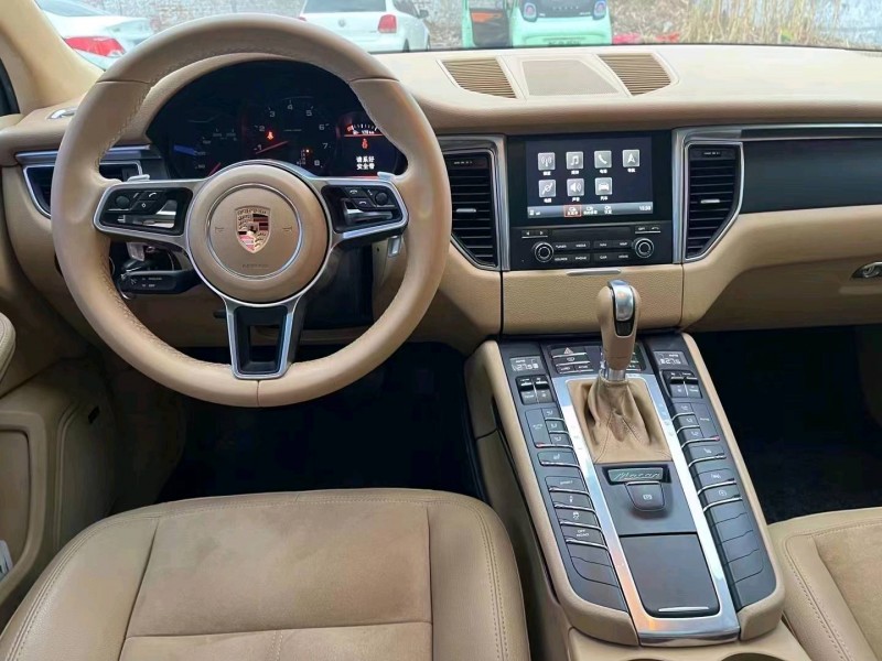 东营17年保时捷Macan7