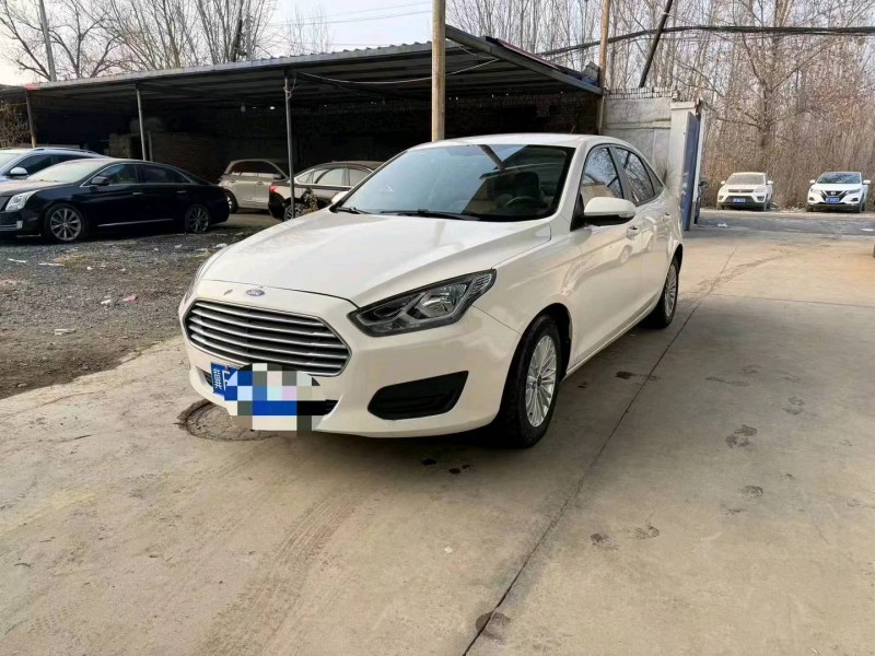 保定18年福特福睿斯2