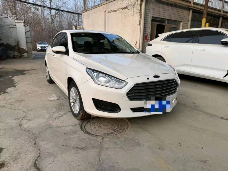 保定18年福特福睿斯3