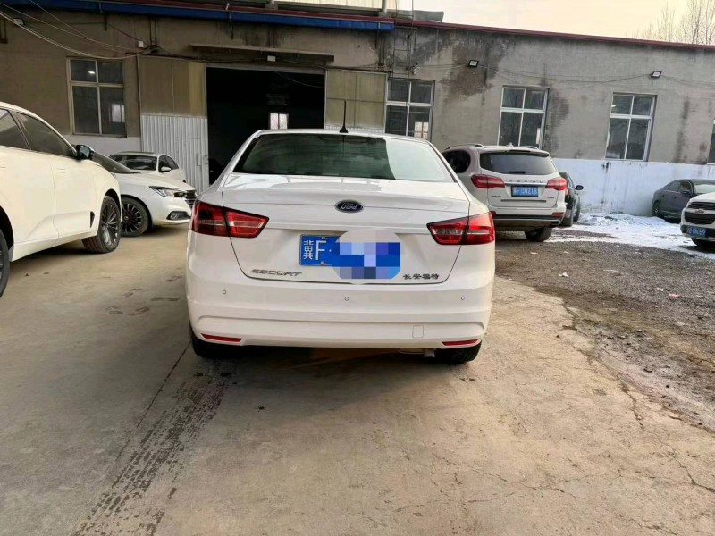 保定18年福特福睿斯9