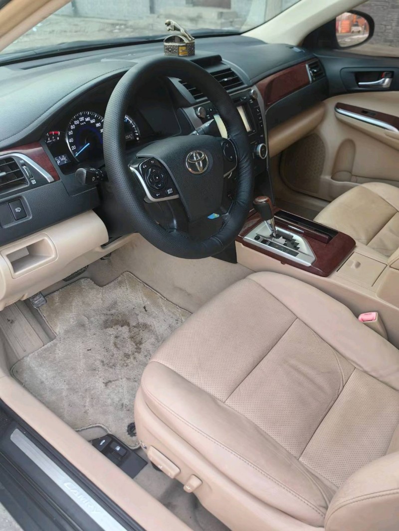 保定12年丰田凯美瑞6