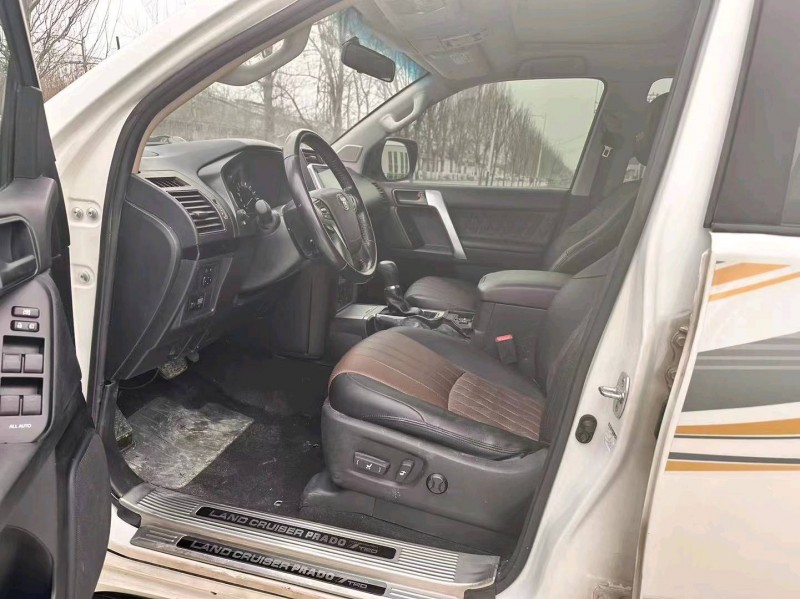 保定19年丰田普拉多8