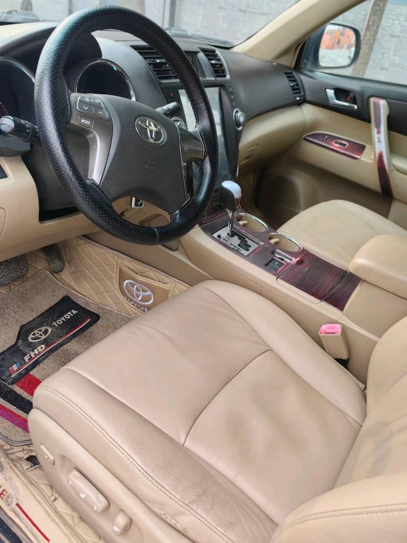 保定11年丰田汉兰达6