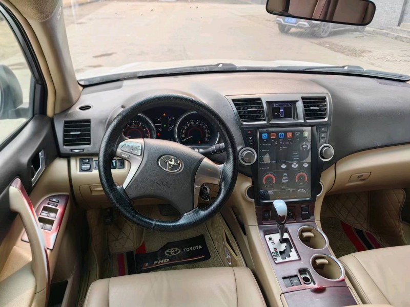 保定11年丰田汉兰达7