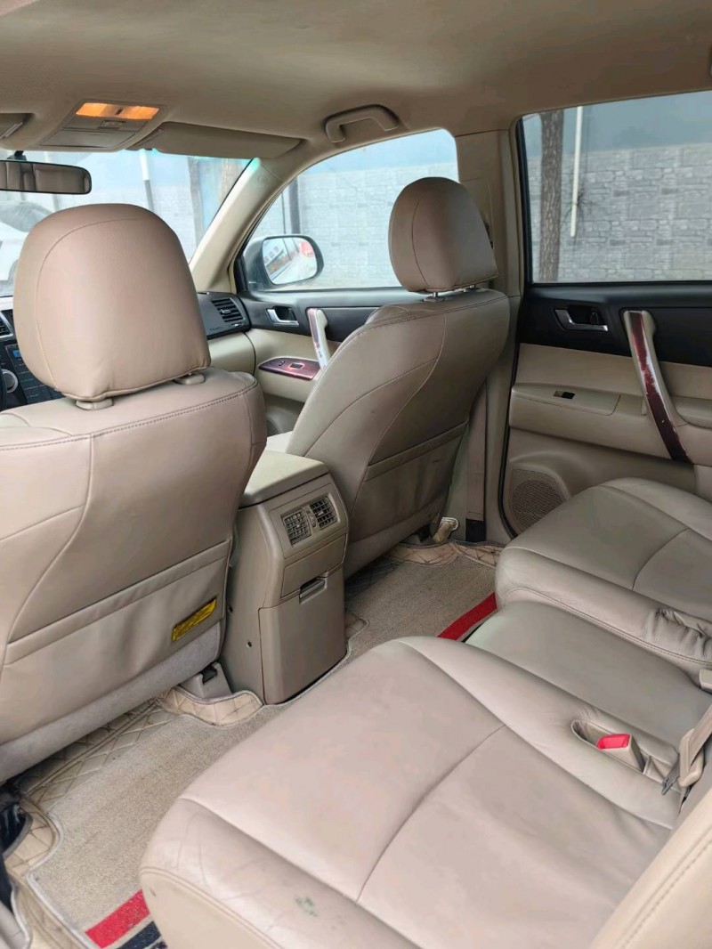 保定11年丰田汉兰达8