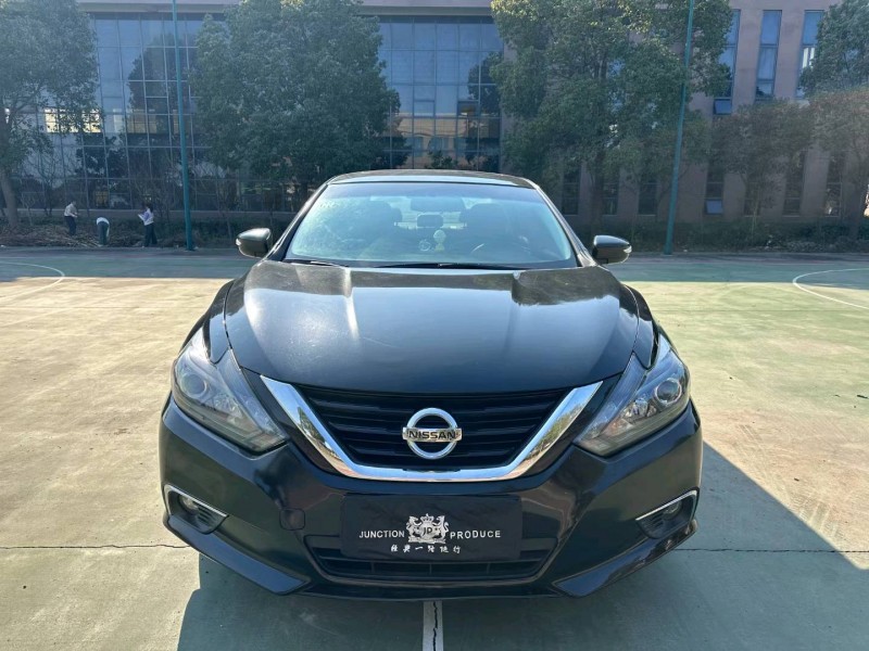 襄陽18年日產天籟1