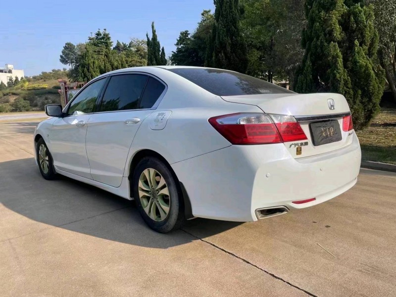 珠海15年本田雅阁9