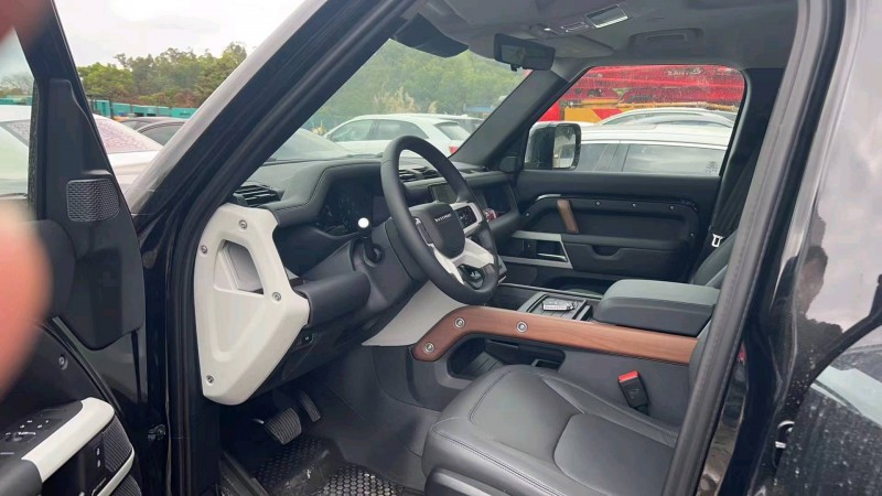 徐州23年路虎卫士3