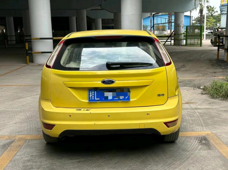 广州12年福特福克斯9