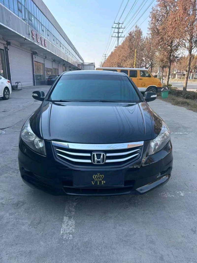 临沂11年本田雅阁1