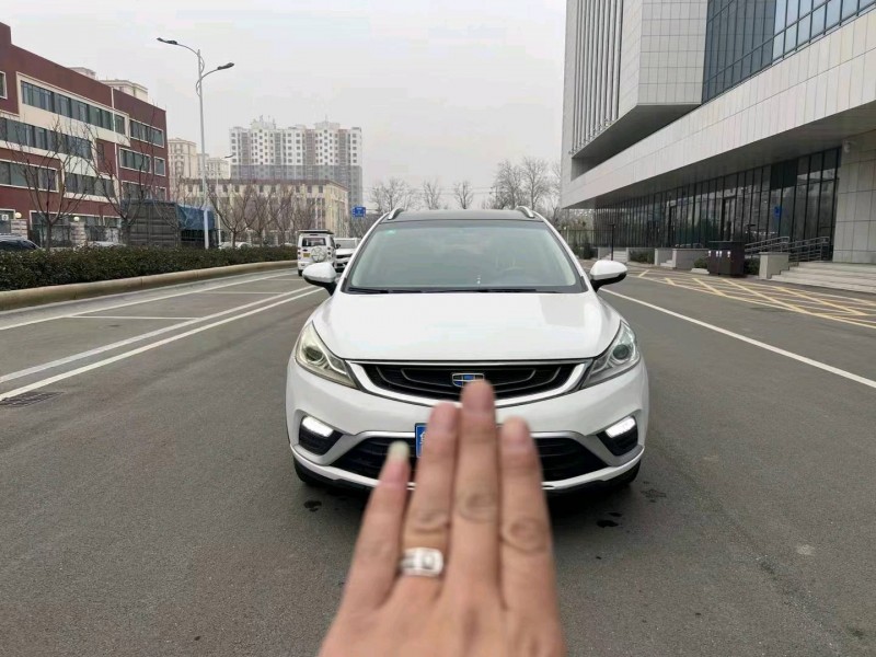 东营17年吉利帝豪GS1