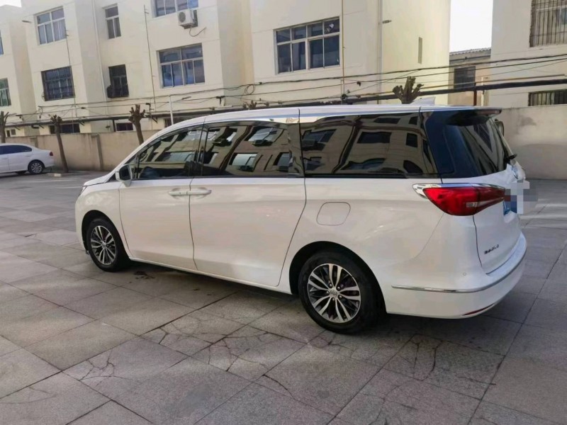 保定17年别克GL85