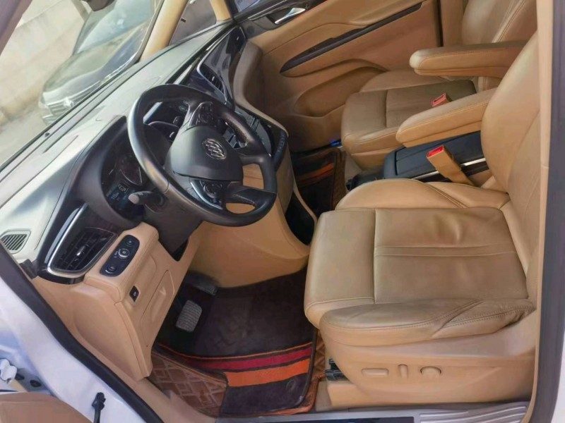 保定17年别克GL86