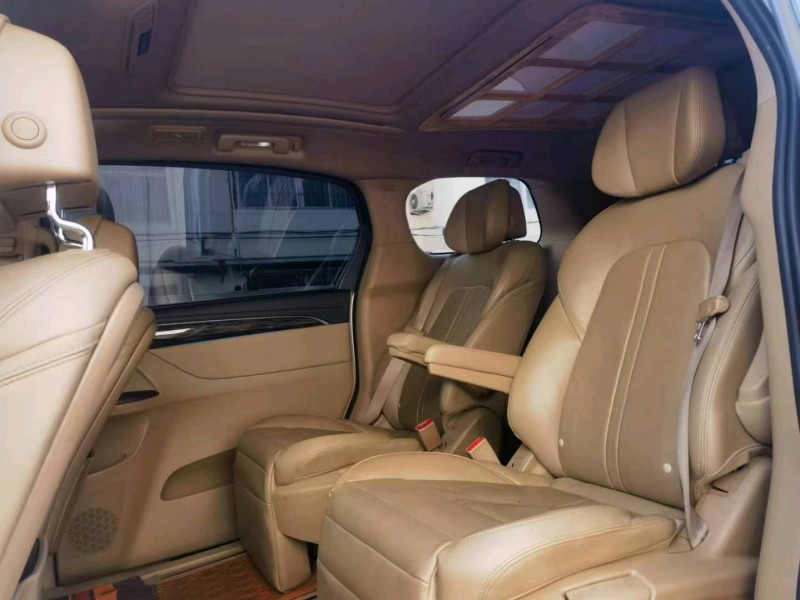 保定17年别克GL87