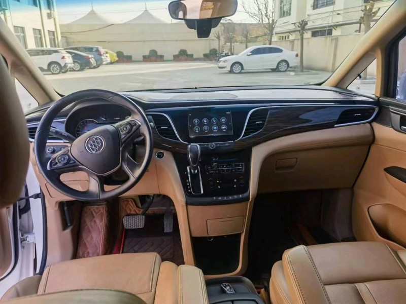 保定17年别克GL88