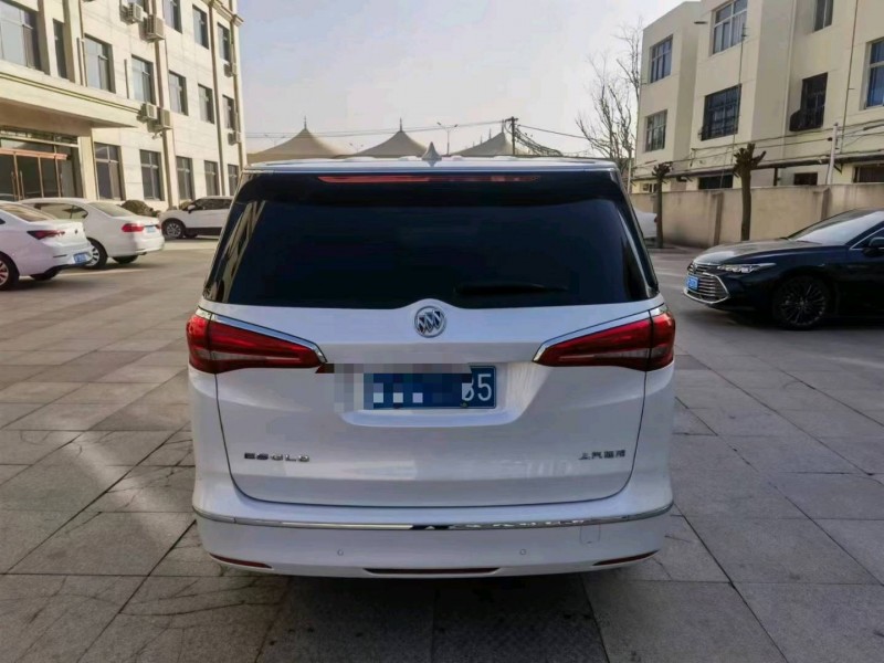 保定17年别克GL89