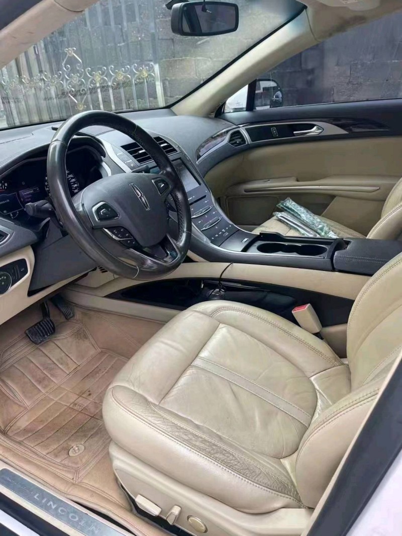 安順15年林肯MKZ8