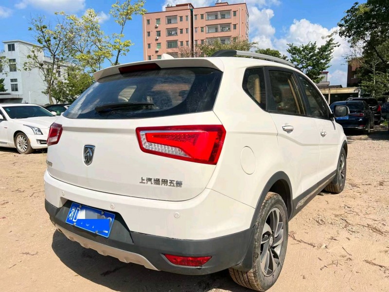 廣州16年寶駿5608