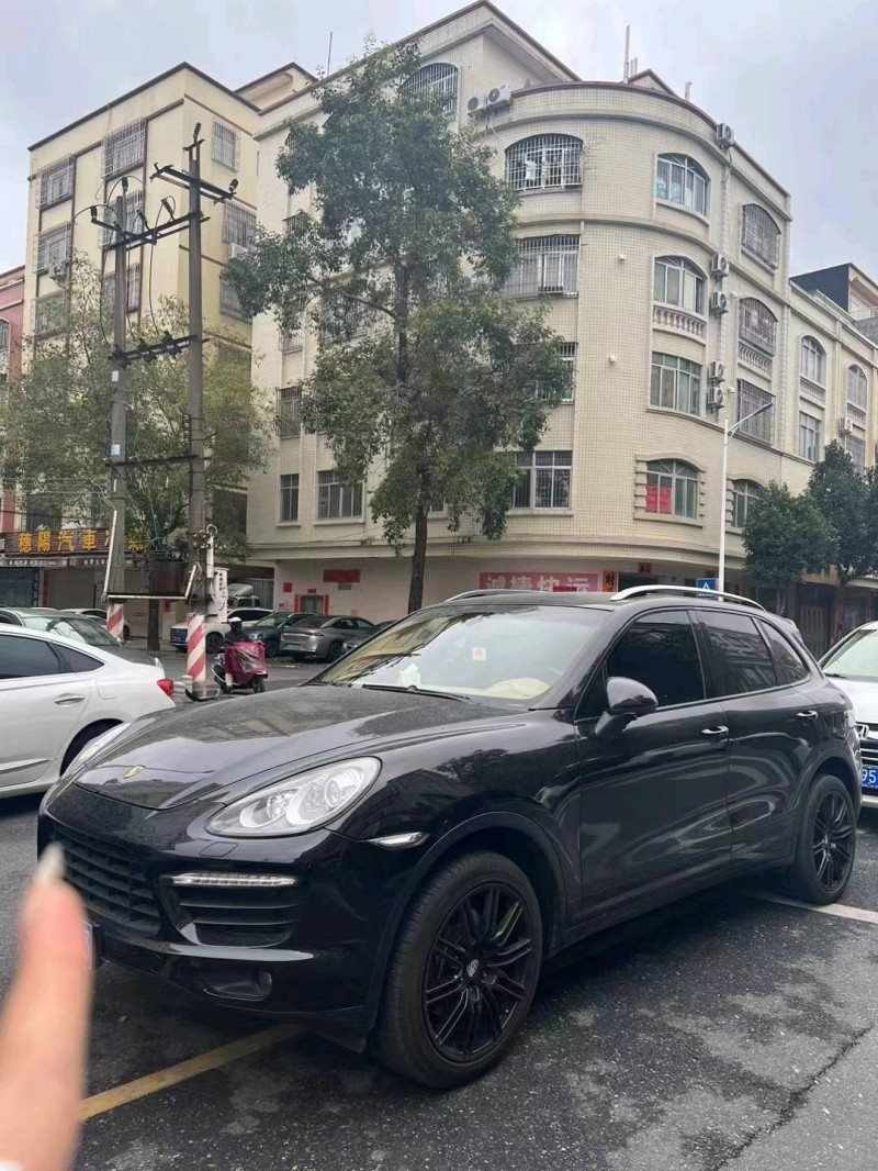 广州12年保时捷卡宴2