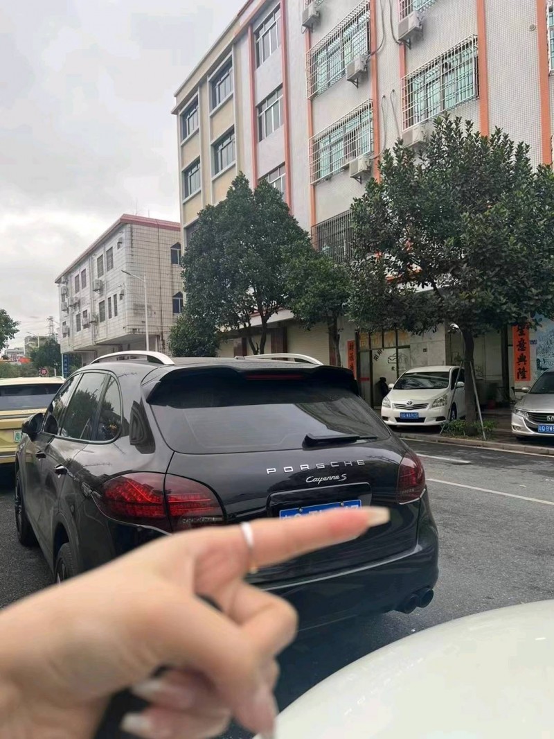 广州12年保时捷卡宴3
