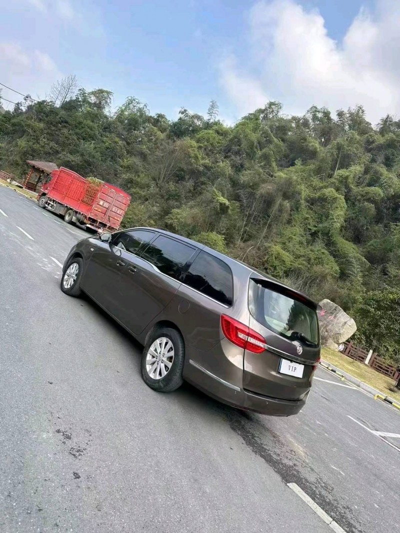 枣庄18年别克GL88