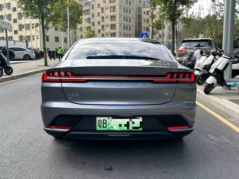 汕头22年比亚迪汉3