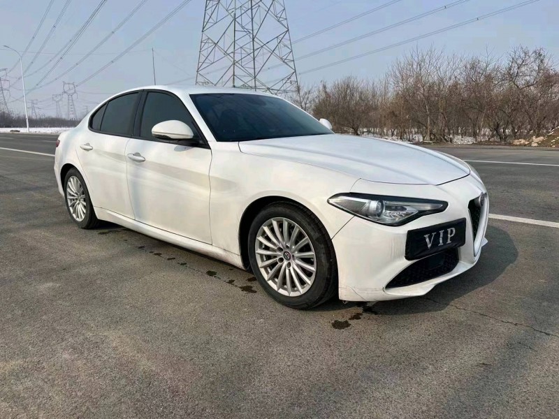 枣庄17年阿尔法·罗密欧Giulia7